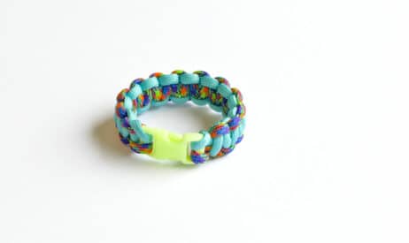 DIY paracord armband